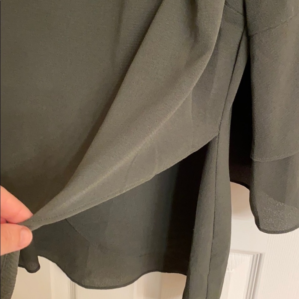 Alyx Olive Green Lightweight Blouse Flowy Sleeves HiLo Hem Polyester-Blend Large - Picture 5 of 10